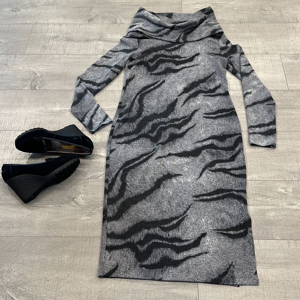 WHBM - Tiger-Print Cozy Sweater Dress (Will fit Size S/M) - Picture 4 of 10